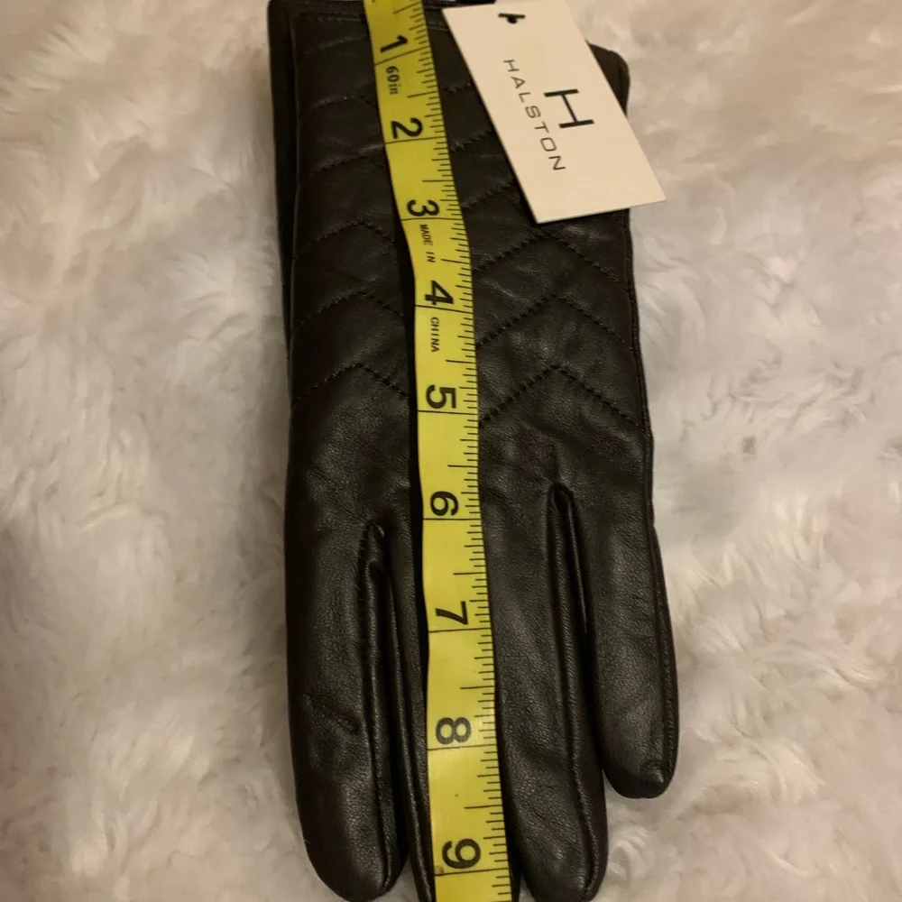 HALSTON STYLE Ladies black Leather gloves in size large NWT